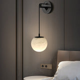 Minimalistyczna lampa ścienna Marbell
