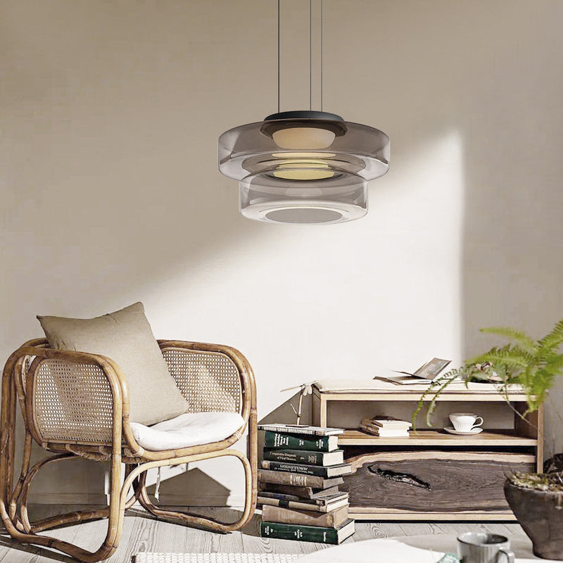 Szklane lampy wiszące w stylu Bauhaus