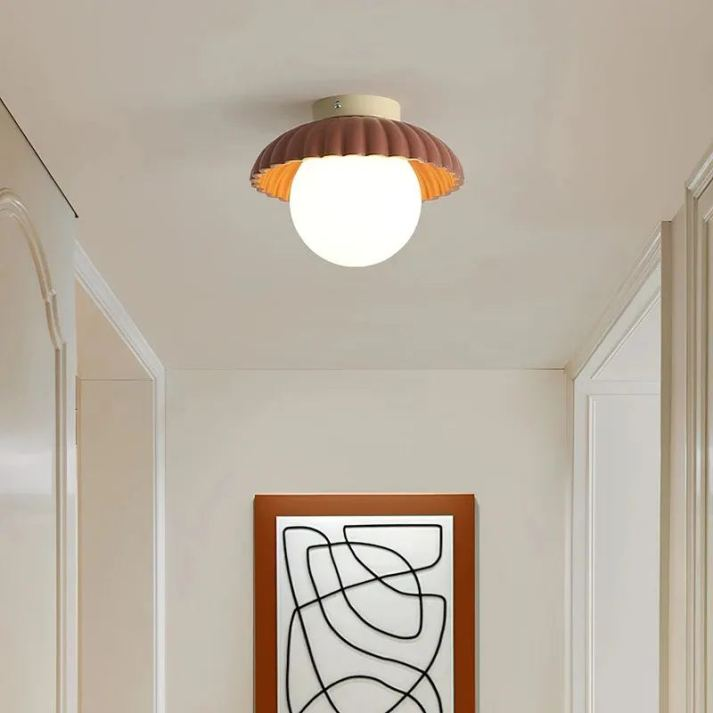Żelazna lampa sufitowa do korytarza