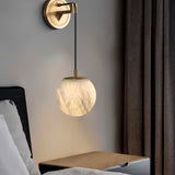 Minimalistyczna lampa ścienna Marbell