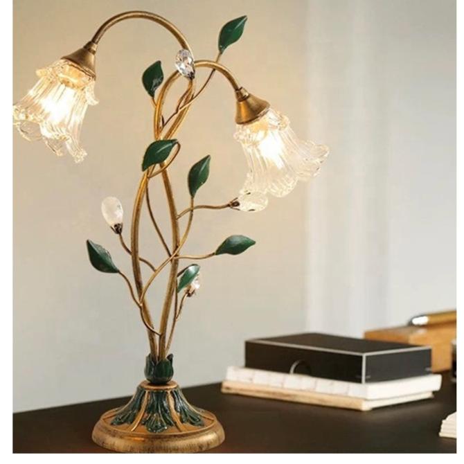 Nowa francuska lampa stołowa w kwiaty
