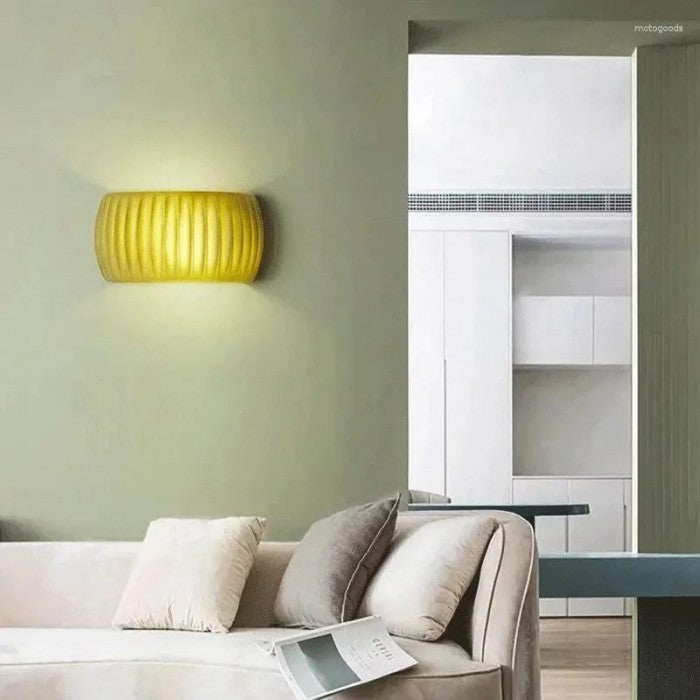 Nowoczesny żywiczny kinkiet w stylu Art Deco